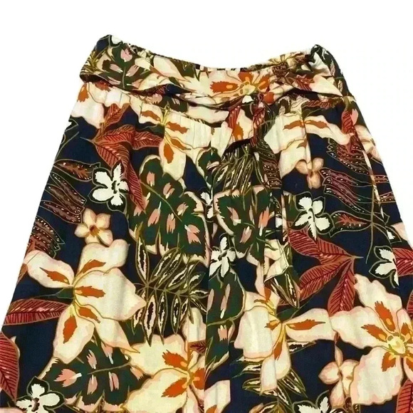 Wide leg pant, bold Boho flower design. Tie front, elastic waist size S. - Picture 2 of 3